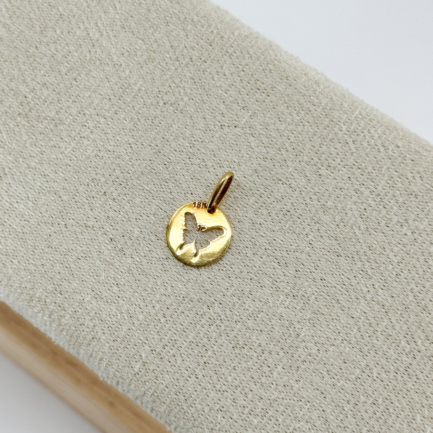 Dije Mariposa Encantada en oro 18k ✨