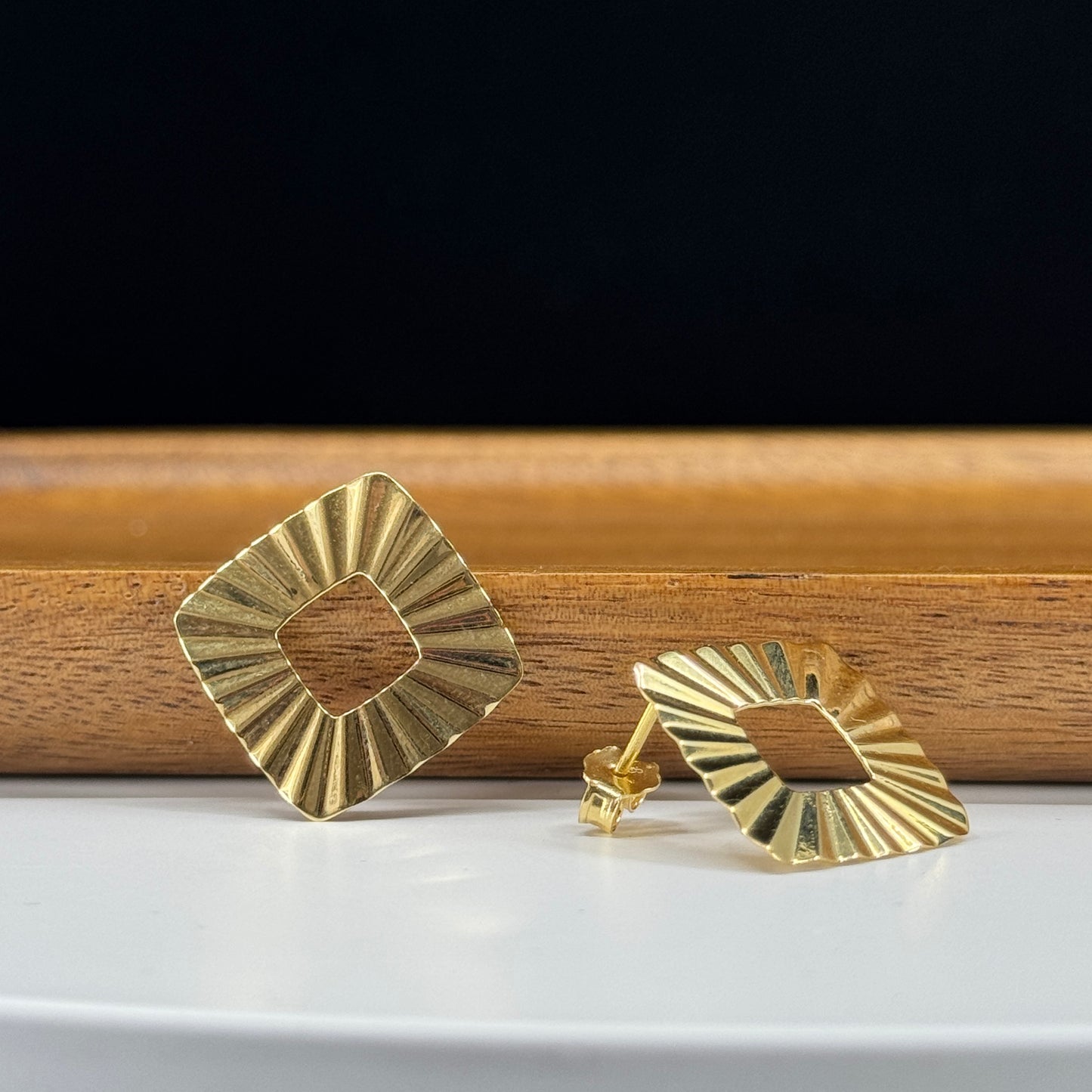 Aretes Aura Radiante en Oro 18K