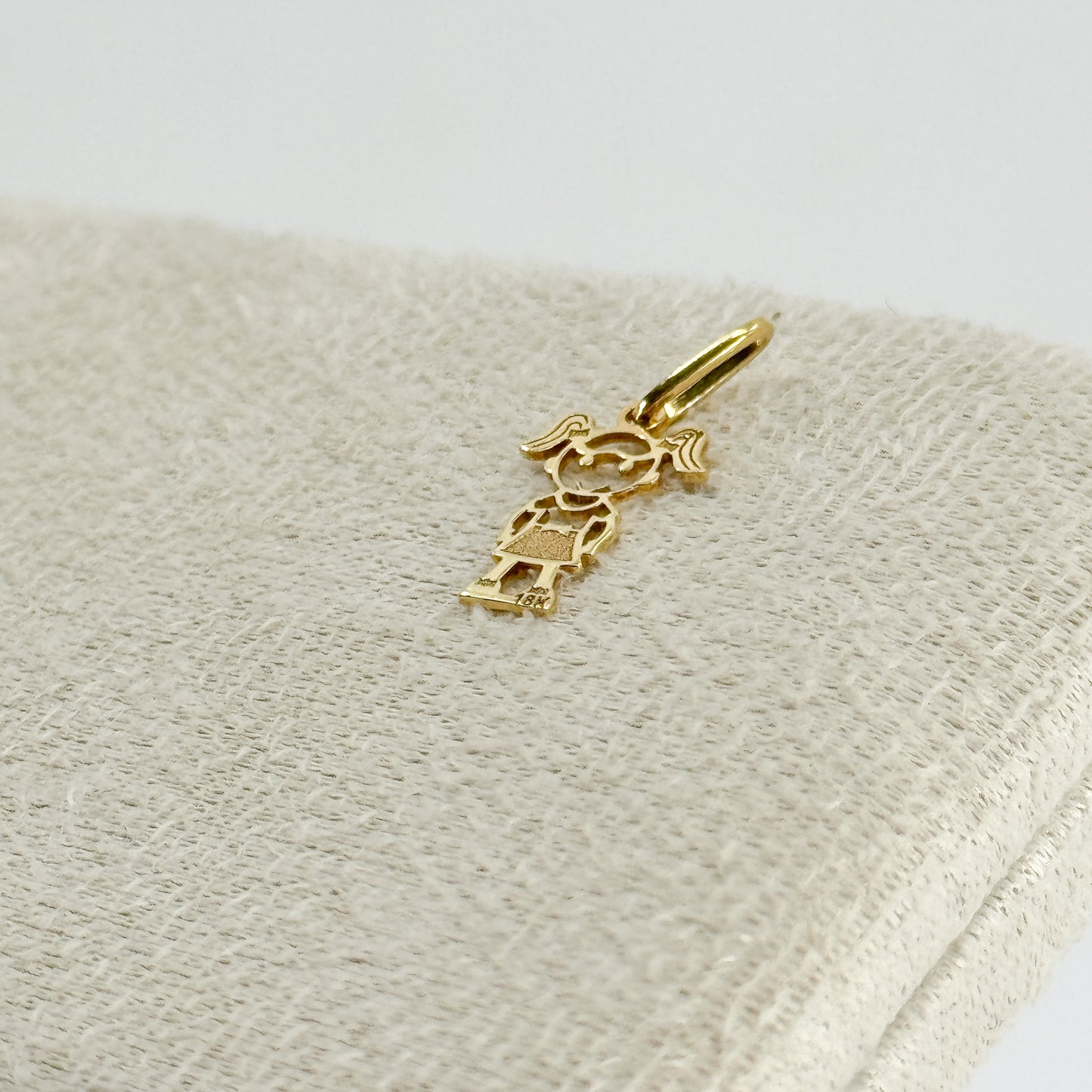 Dije Niña de Dos Colitas oro 18k ✨