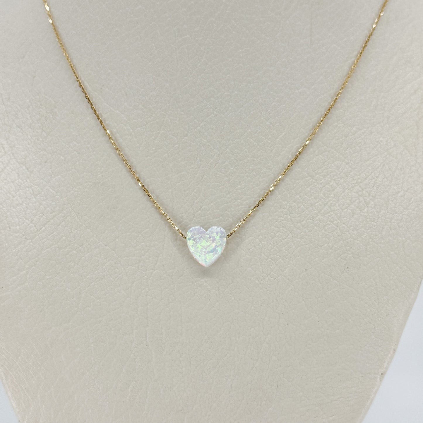 Collar “Corazón Ópalo de Luz”