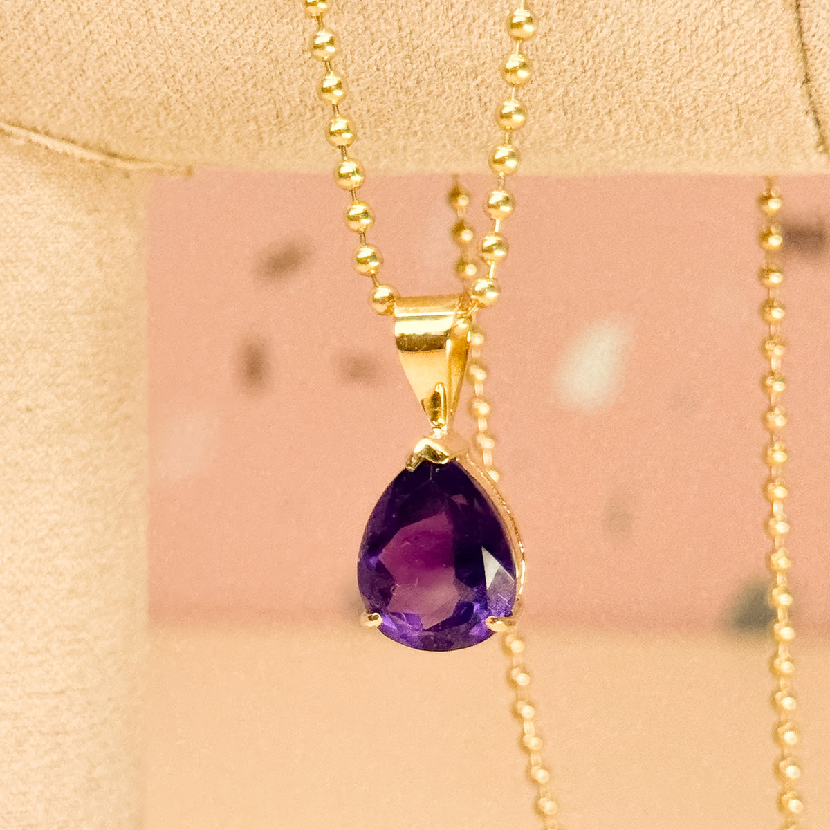 Dije Amatista Gota Natural en Oro 18k