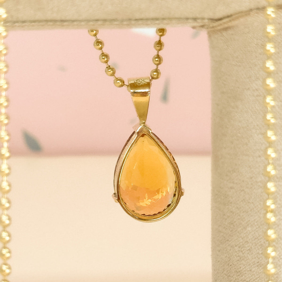 Dije Citrino Gota Natural en Oro 18k