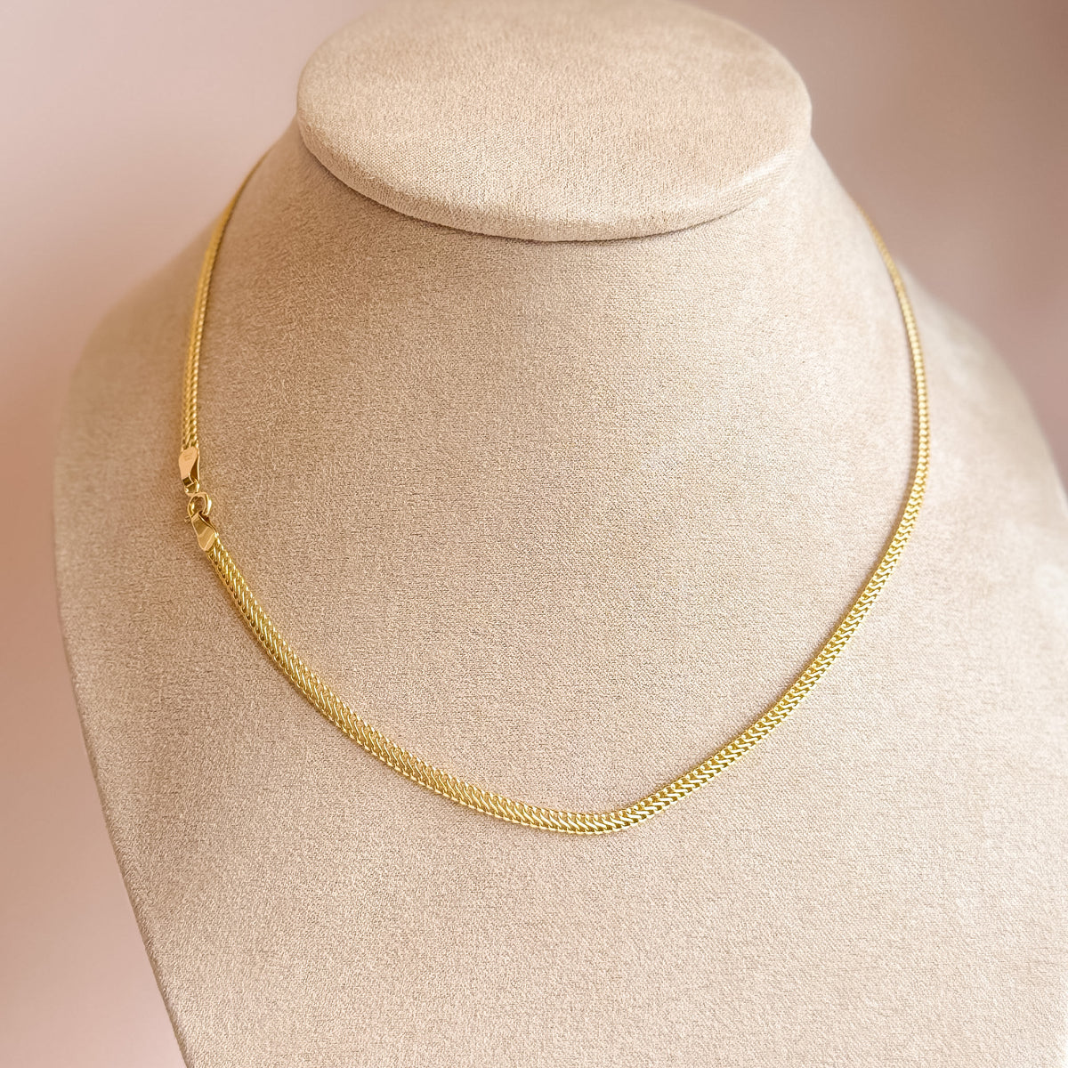 Cadena Plana en Oro 18K – 45 cm