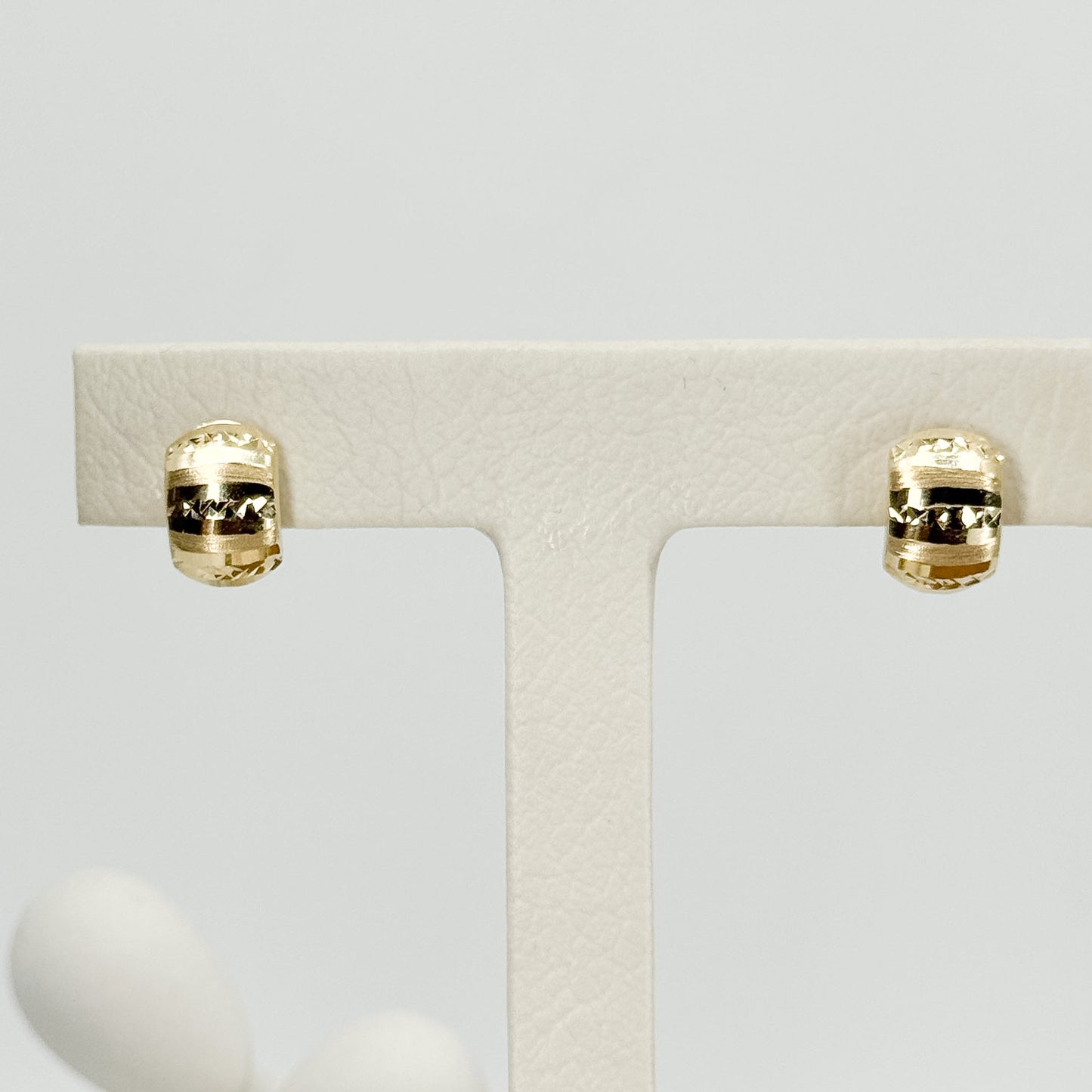Aretes Clásicos Facetados en Oro 18K