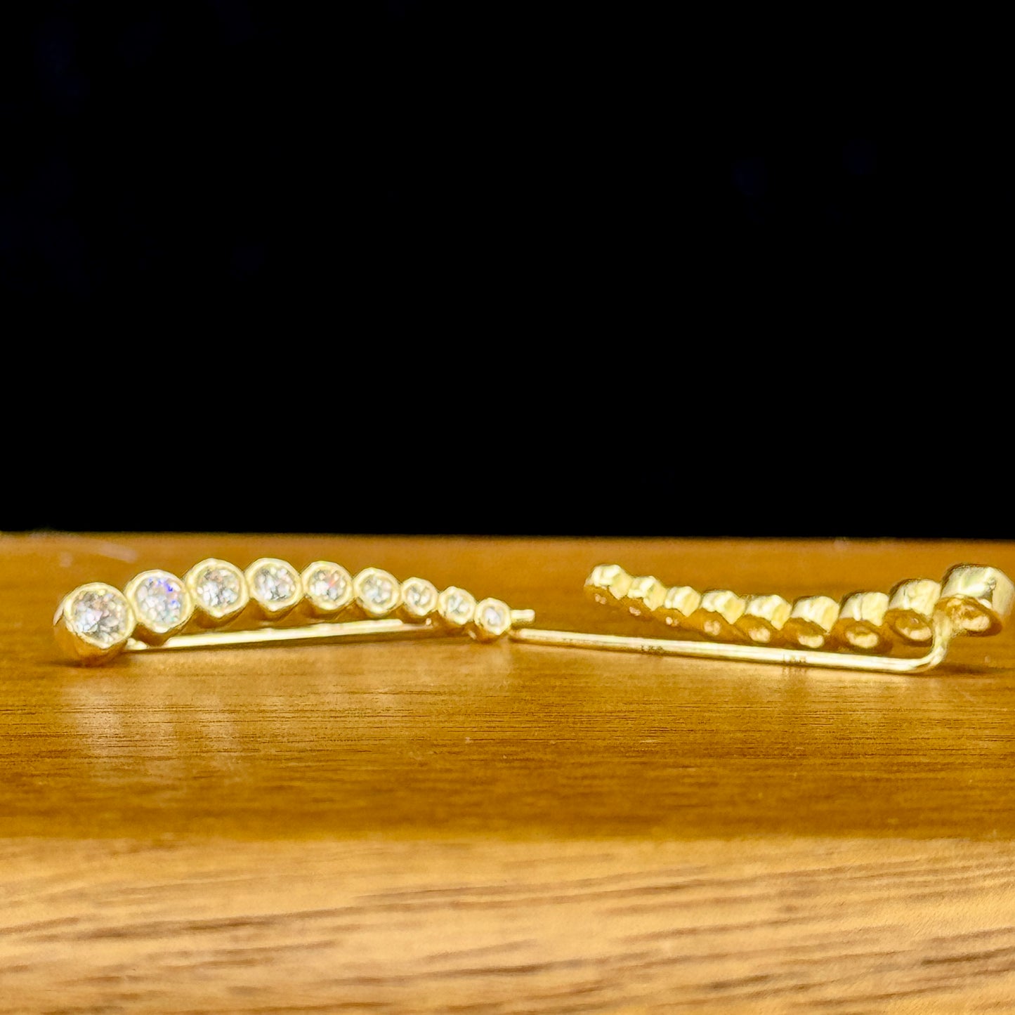 Aretes Éclat Impérial – Cristales Graduados en Oro 18K
