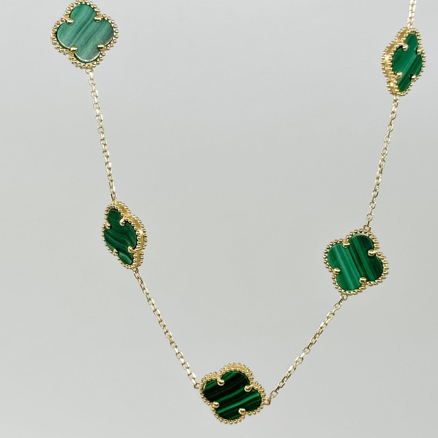 Collar Tréboles de Malaquita Verde en Oro 18K