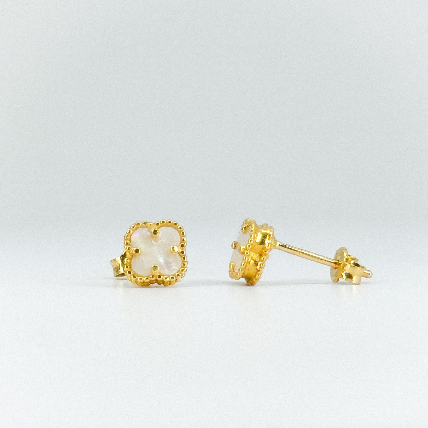 Aretes trébol nácar