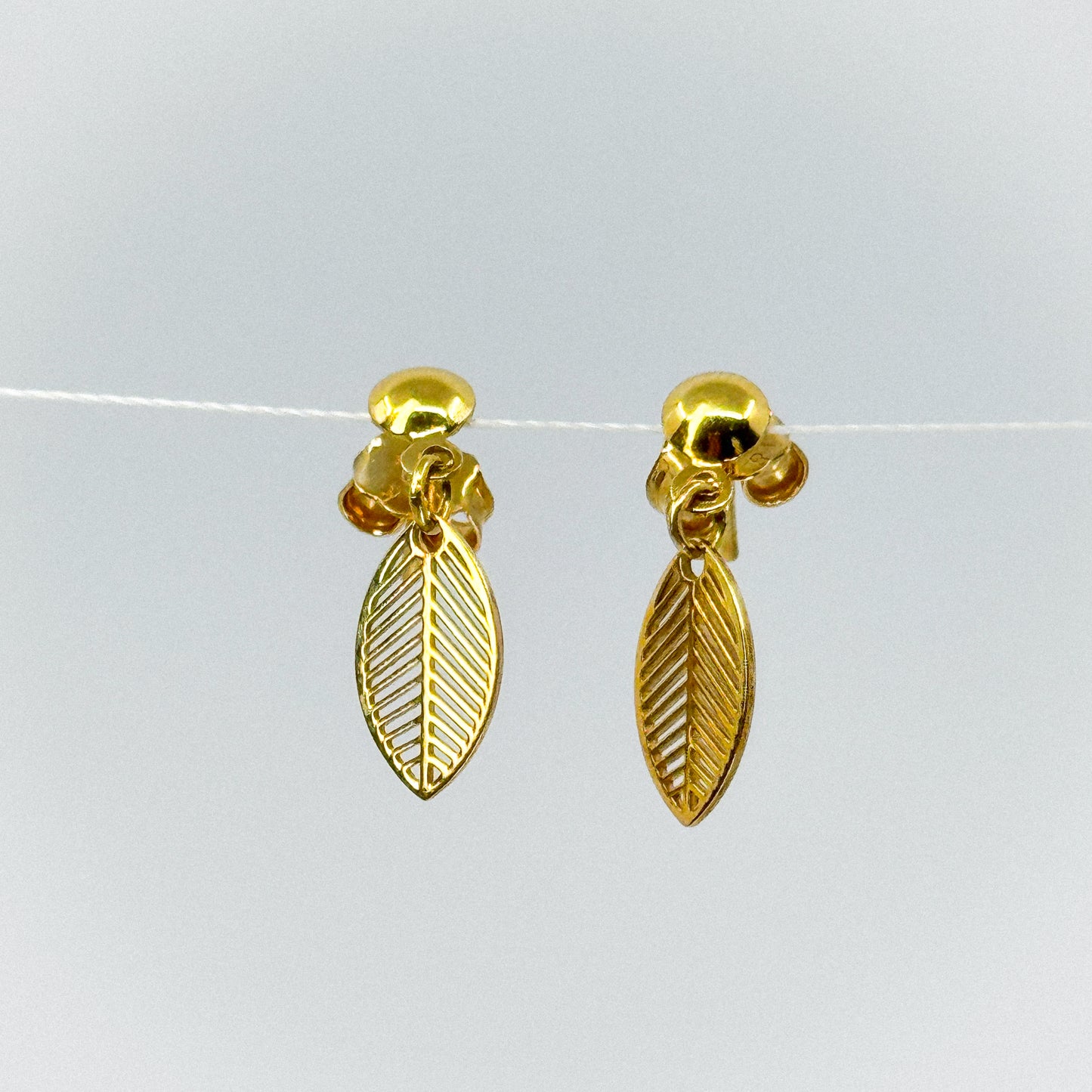 Aretes Hoja Dorada Oro 18k✨