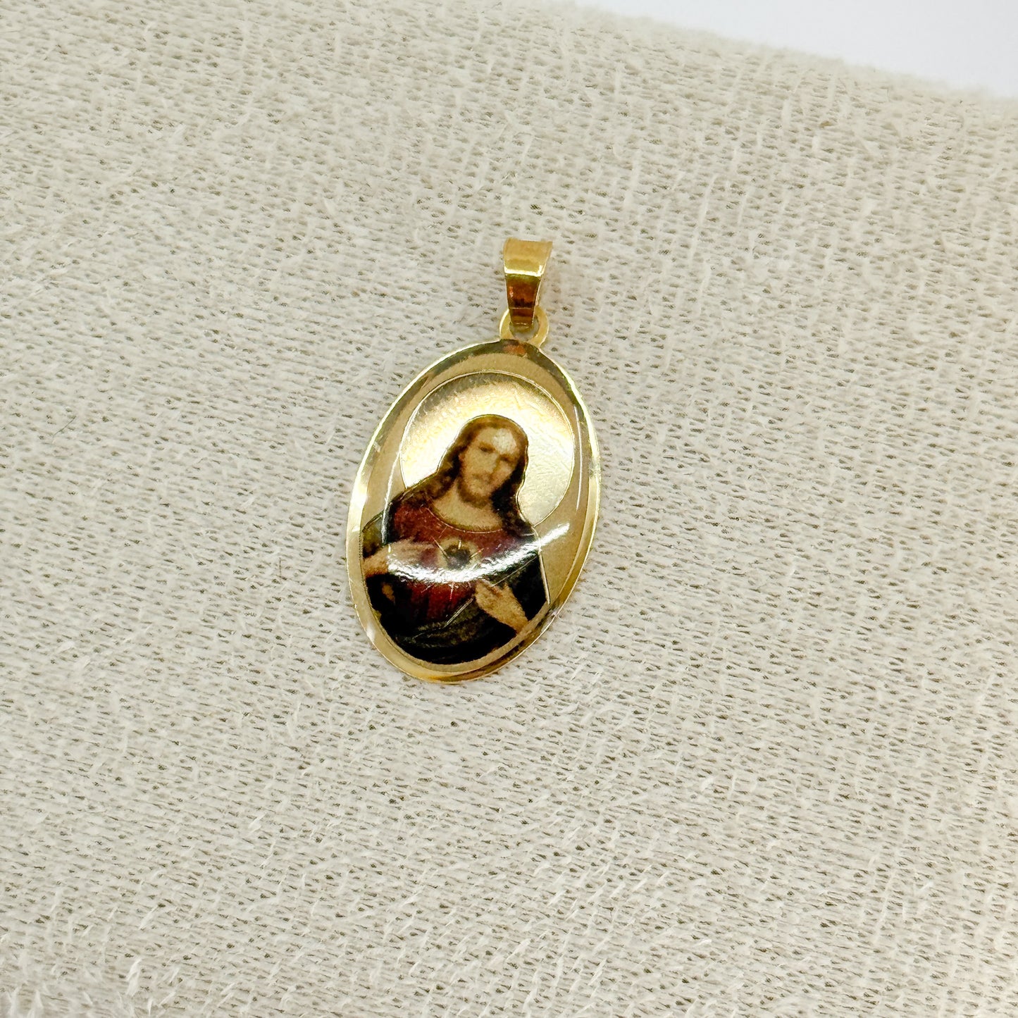 Dije Sagrado Corazón Ovalado – Oro 18k