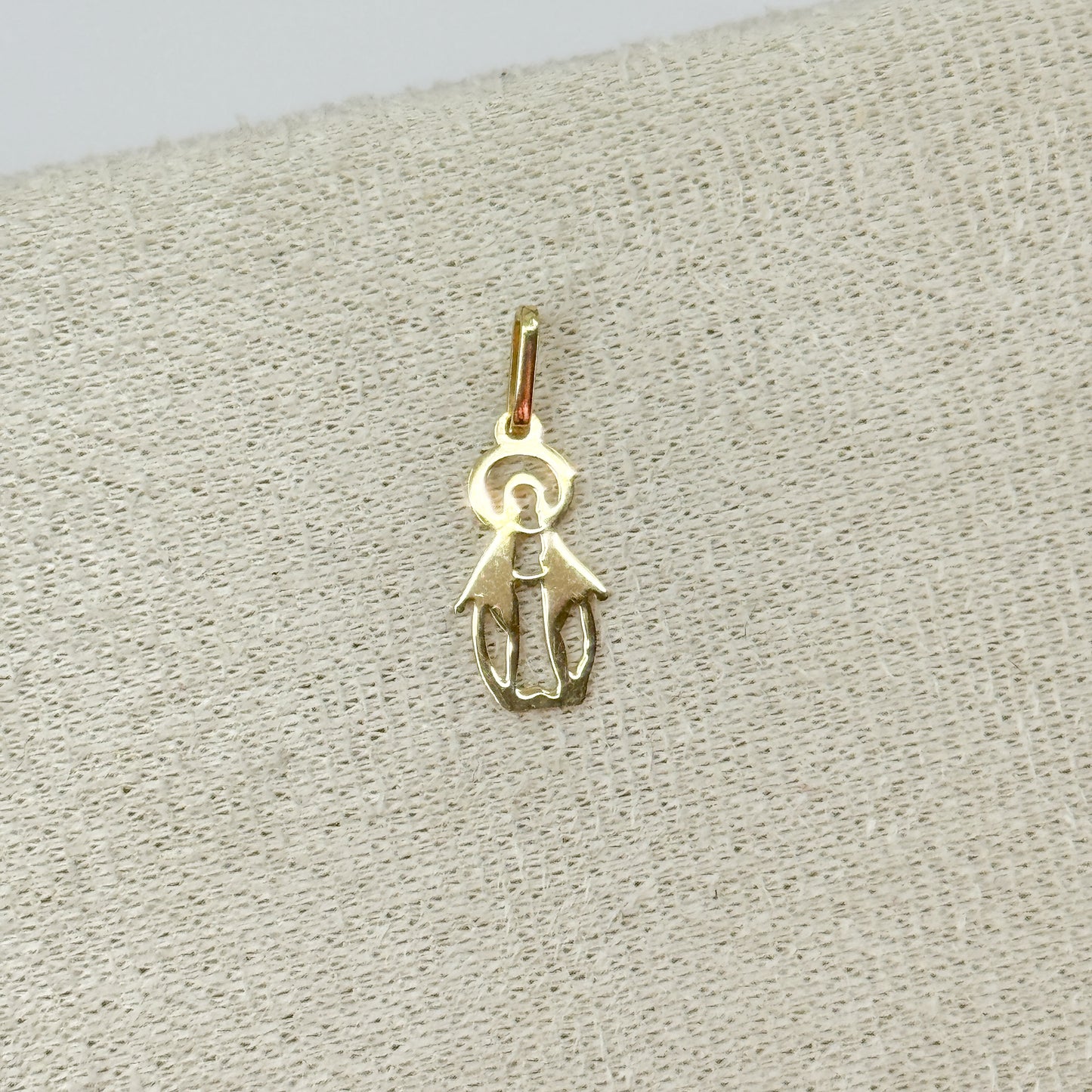 Dije Virgen Milagrosa Silueta Calada – Oro 18k