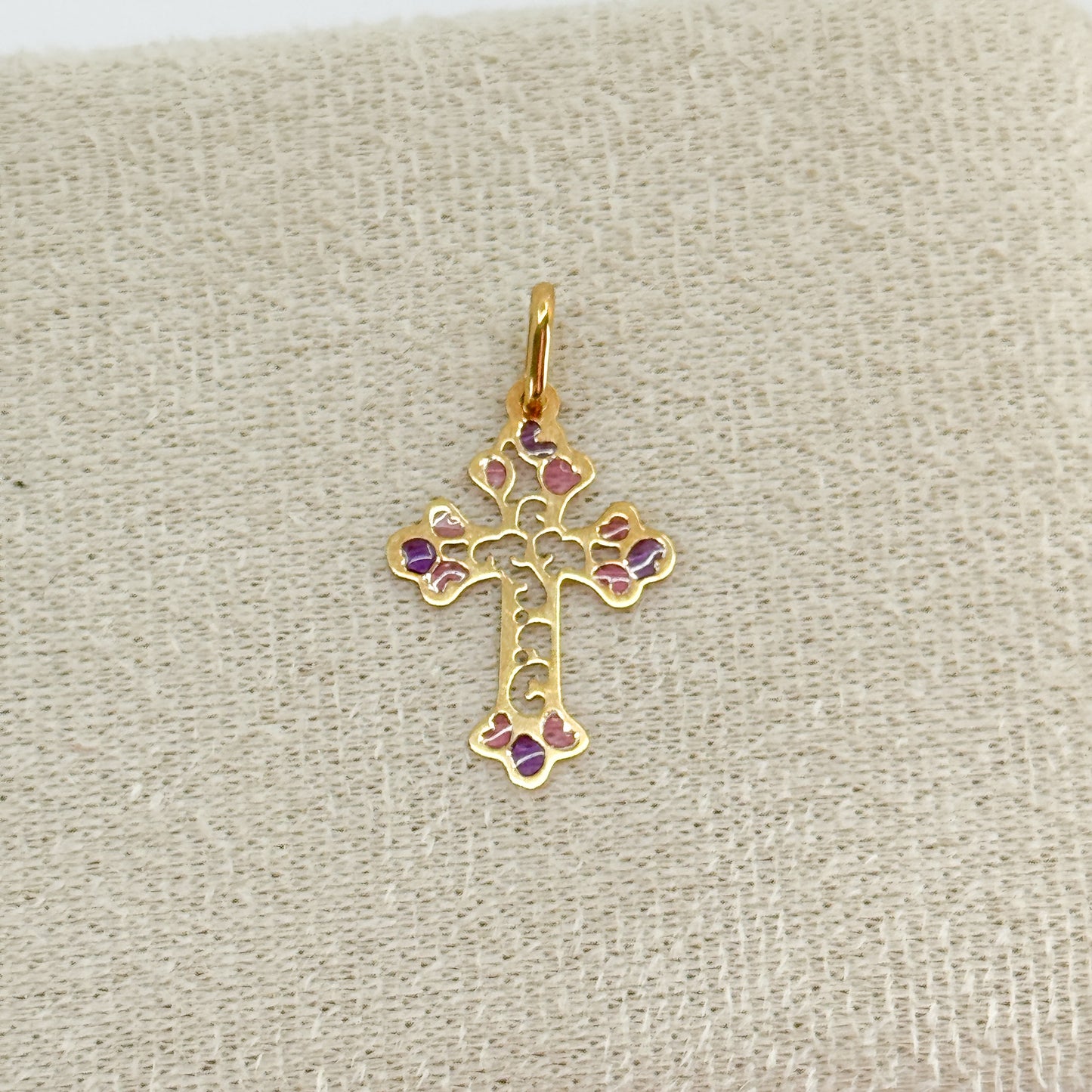 Dije Cruz Aura Floral – Oro 18k