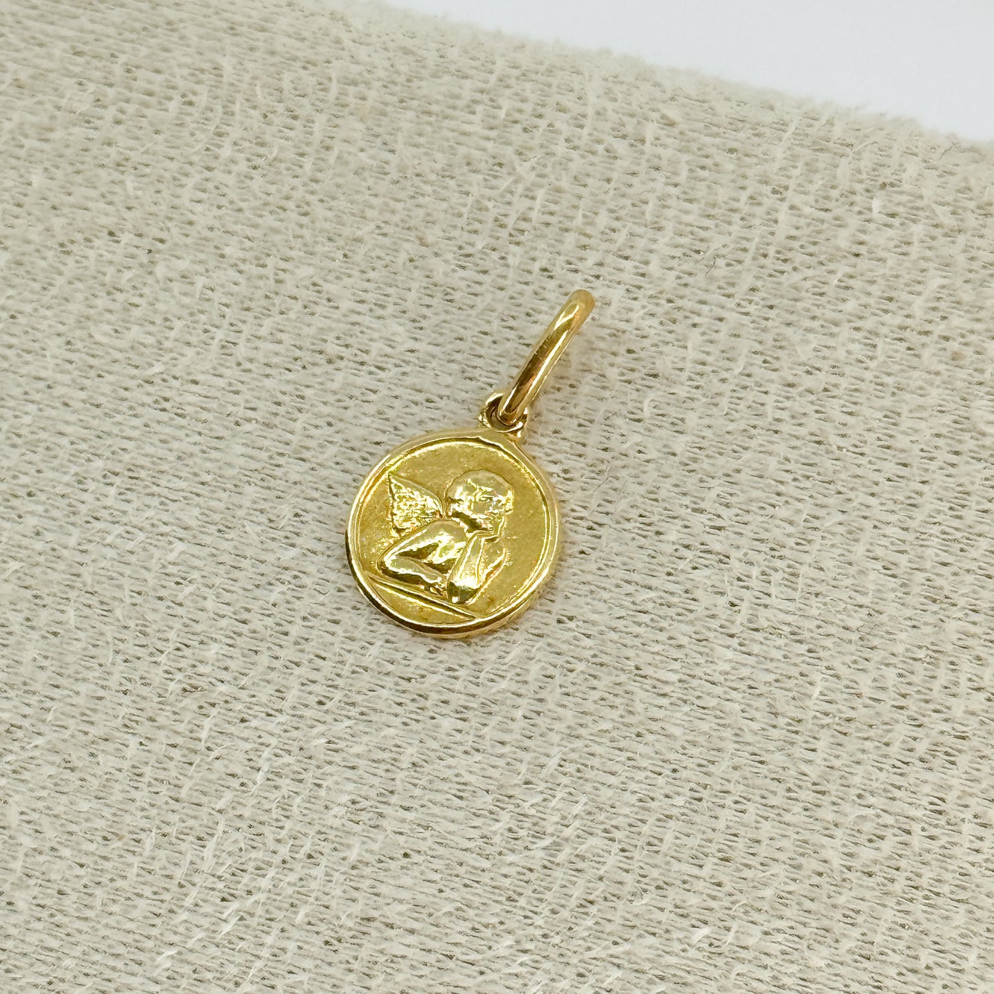 Dije Ángel Pensador – Oro 18k