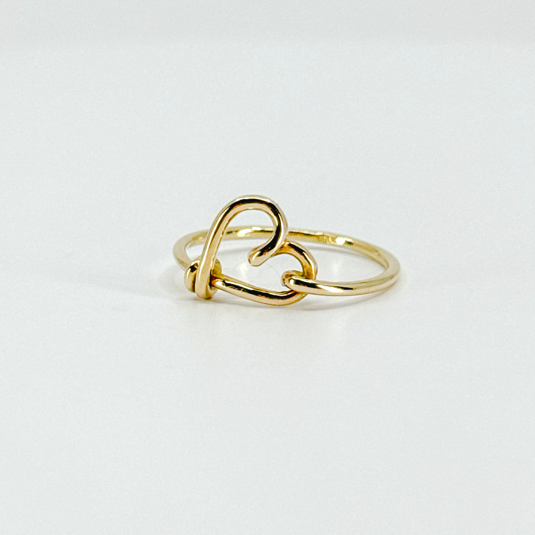 Anillo de Corazón Atado