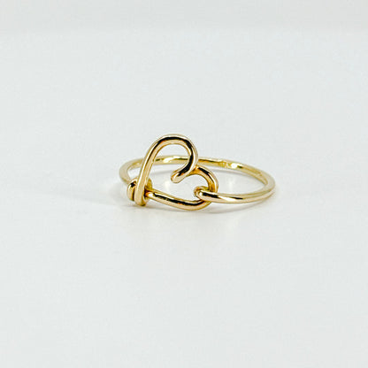 Anillo de Corazón Atado