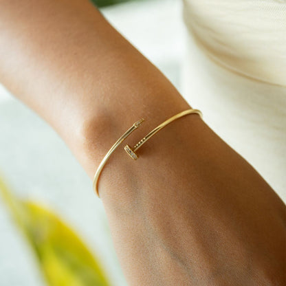 Bangle clavo