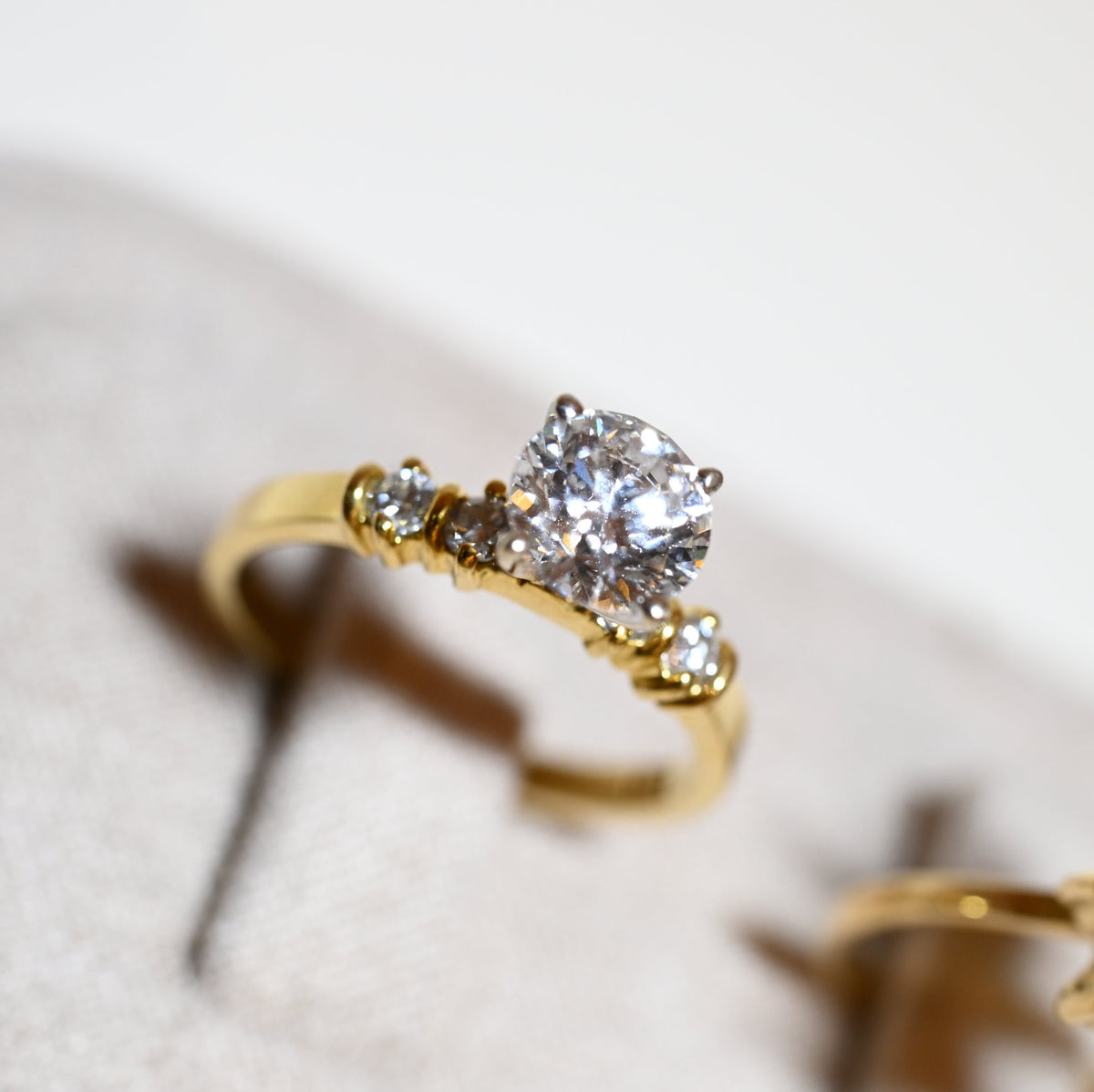 Anillo de Compromiso Eternal Love – Diamante 1 Quilate en Oro 18K