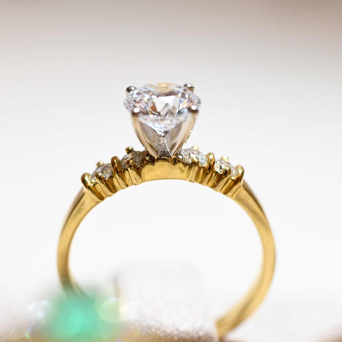 Anillo de Compromiso Eternal Love – Diamante 1 Quilate en Oro 18K