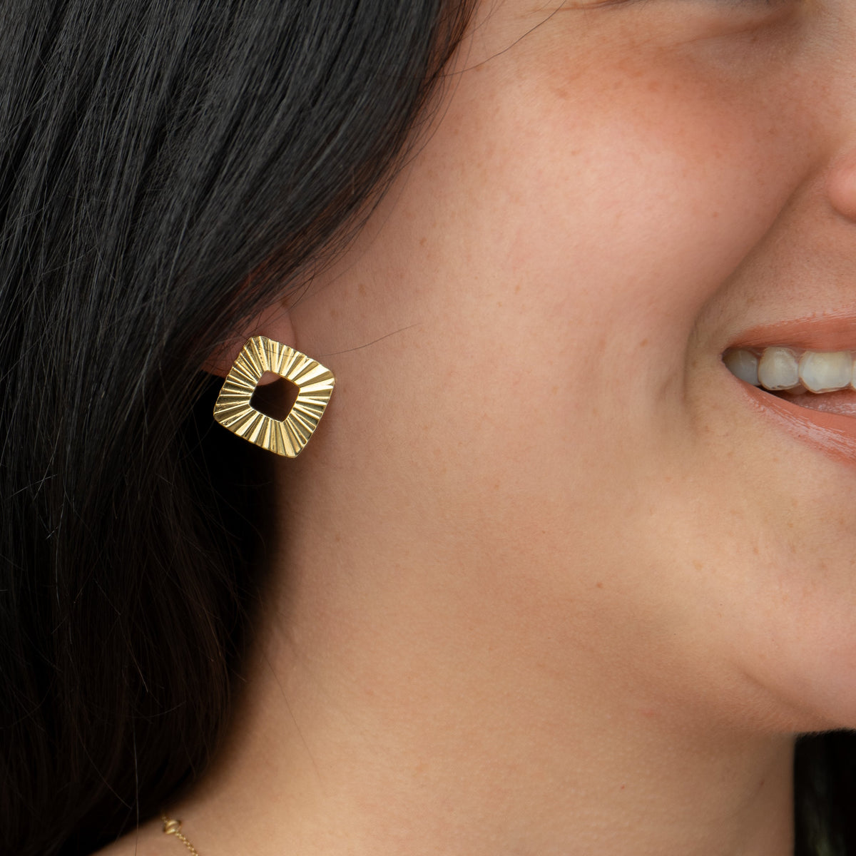 Aretes Aura Radiante en Oro 18K