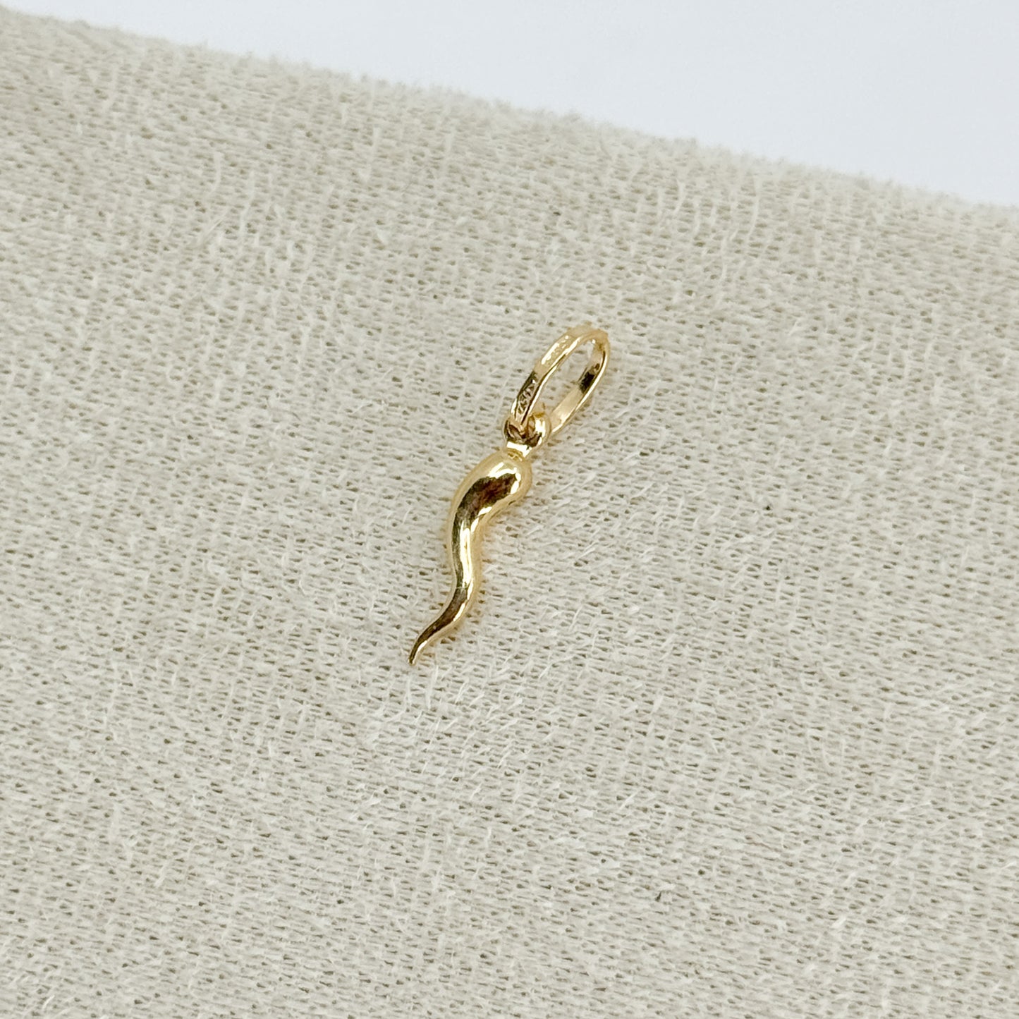 Dije “Cornicello Dorado”