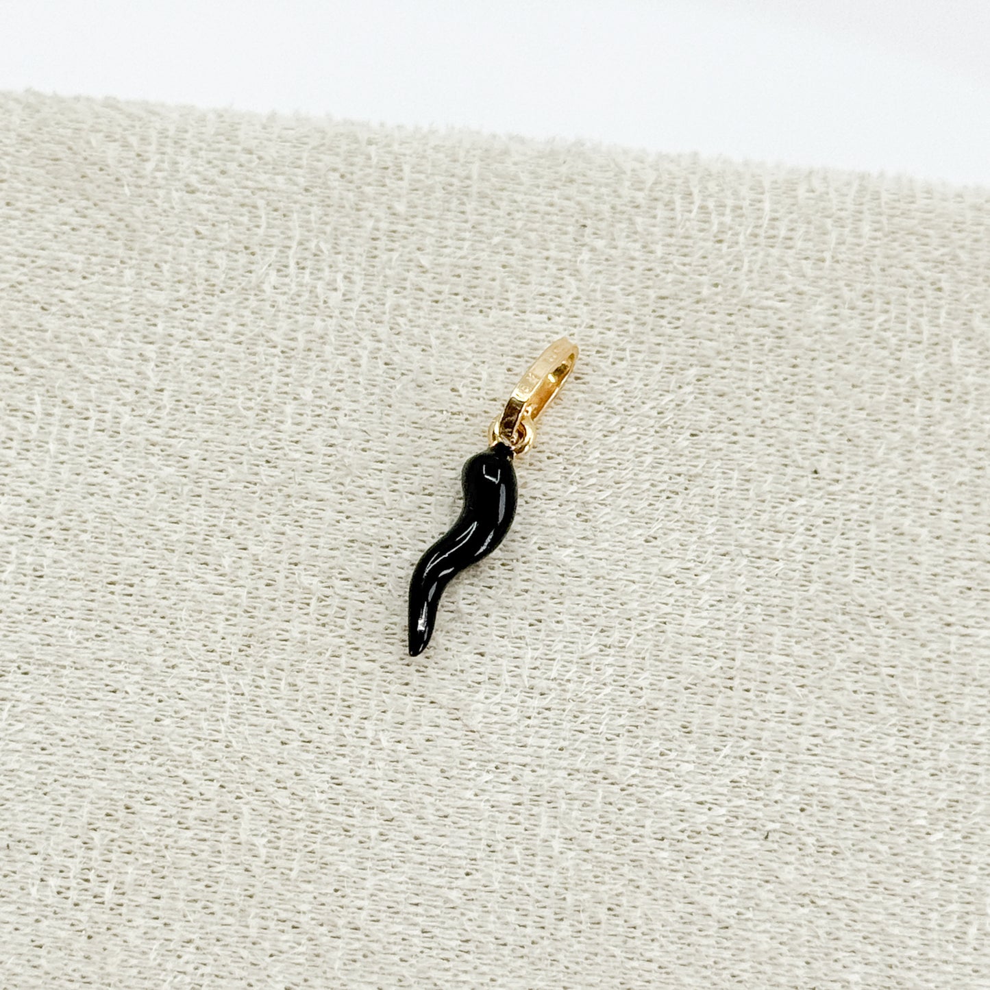 Dije “Cornicello Noir”