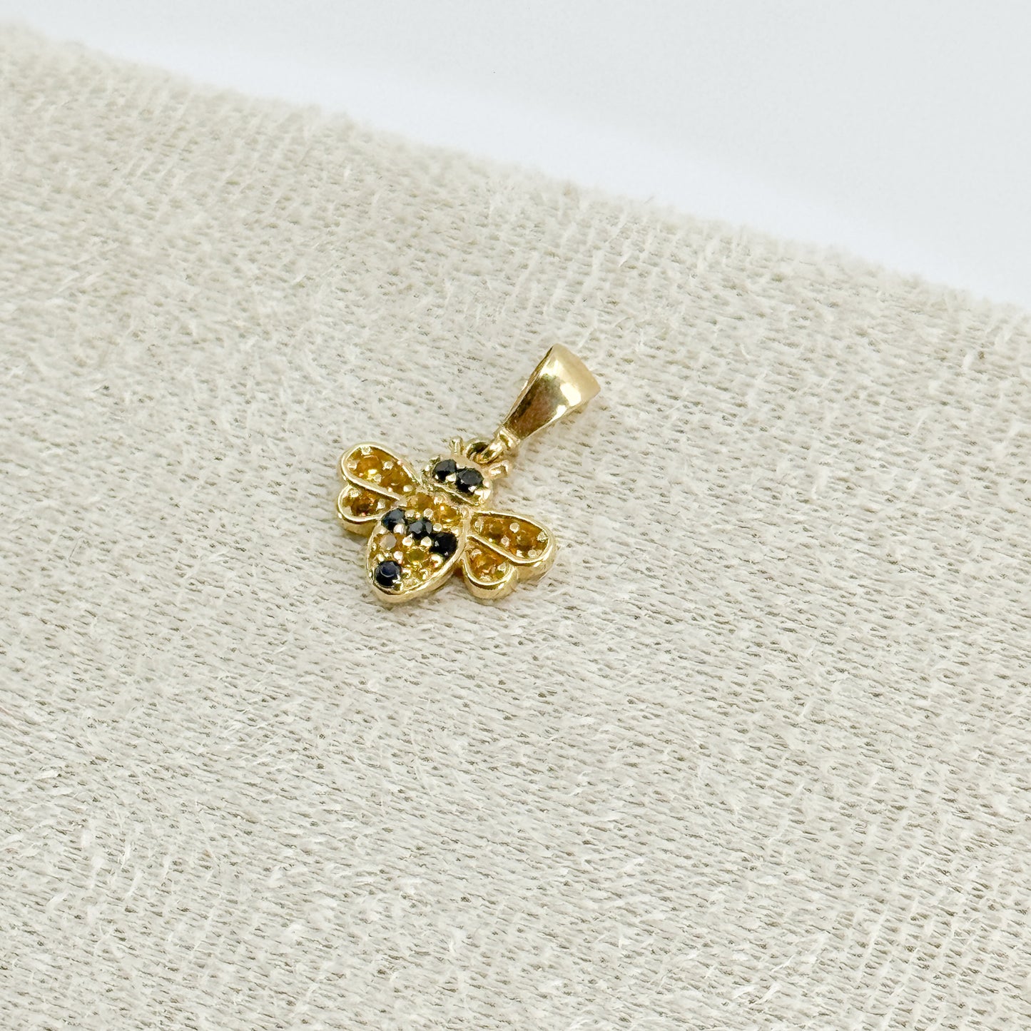 Dije Abeja “Brillo de Miel”