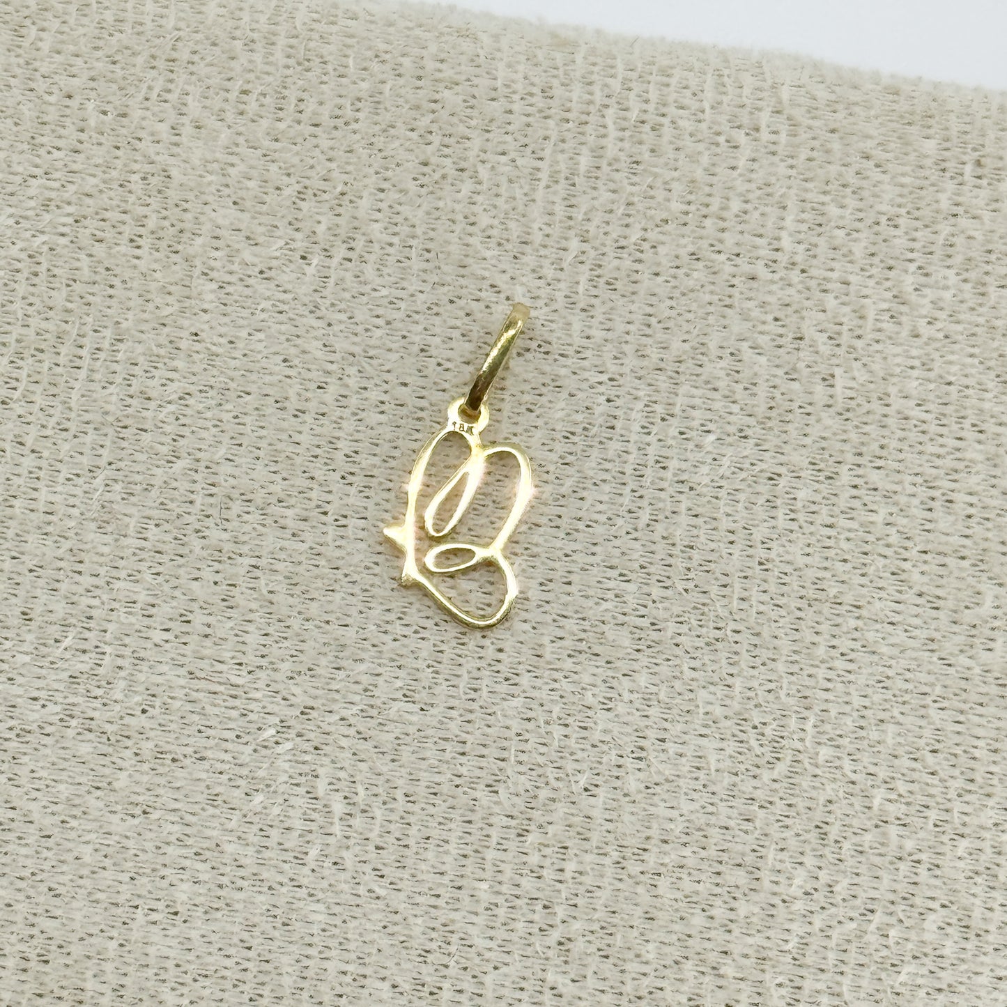 Dije Mariposa en Vuelo oro 18k ✨