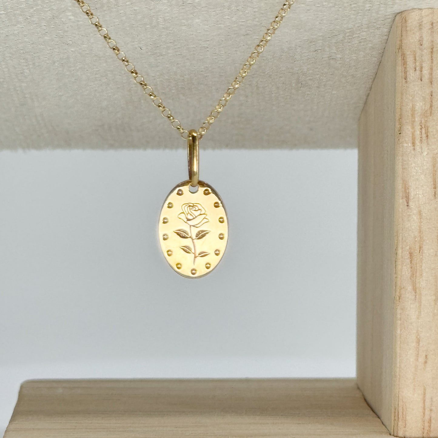 Dije “Rosa Grabada”