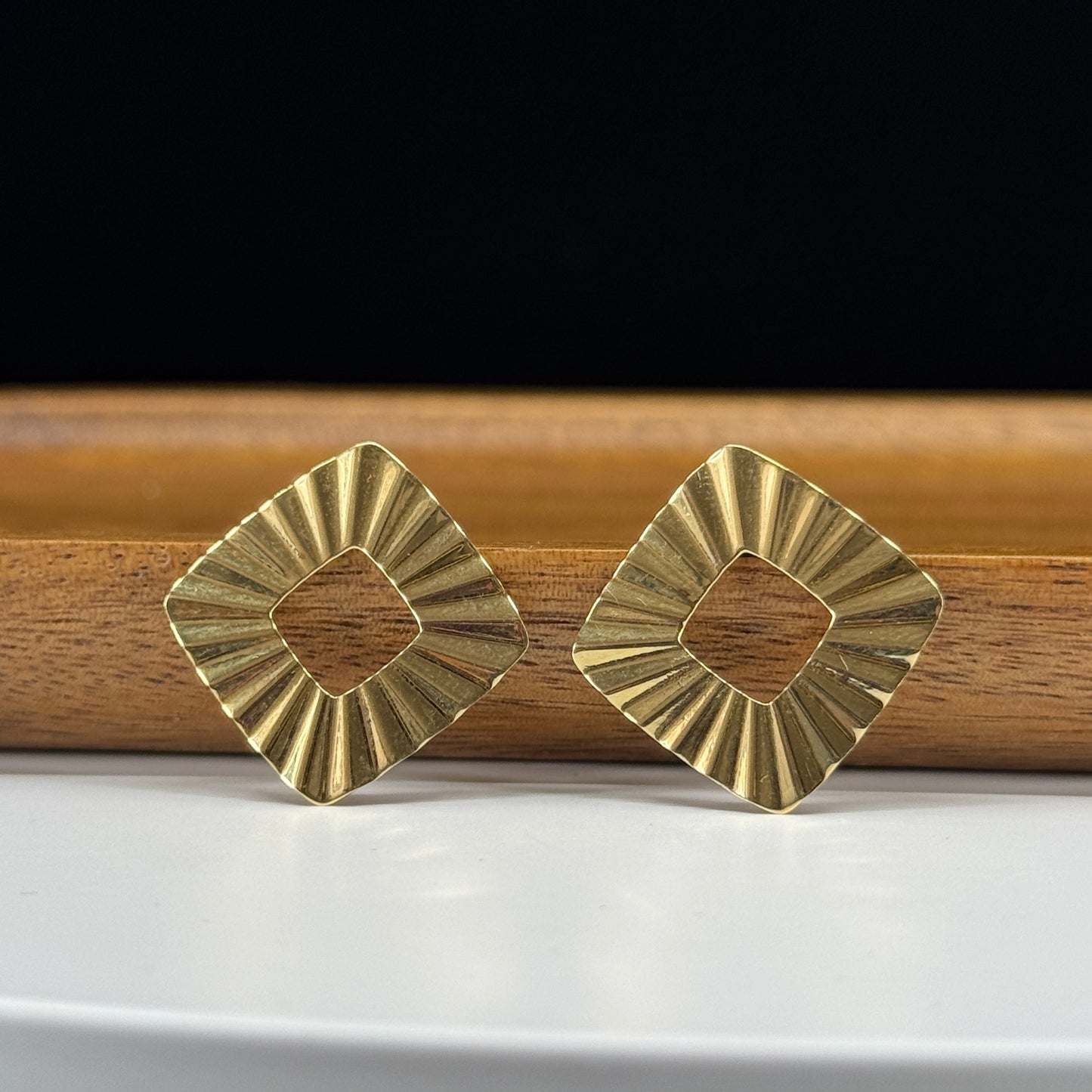 Aretes Aura Radiante en Oro 18K