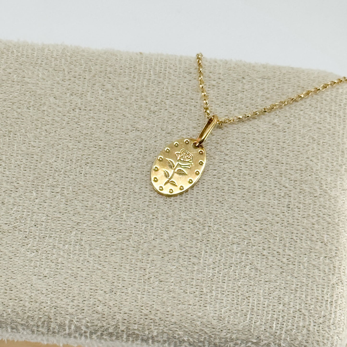 Dije “Rosa Grabada”