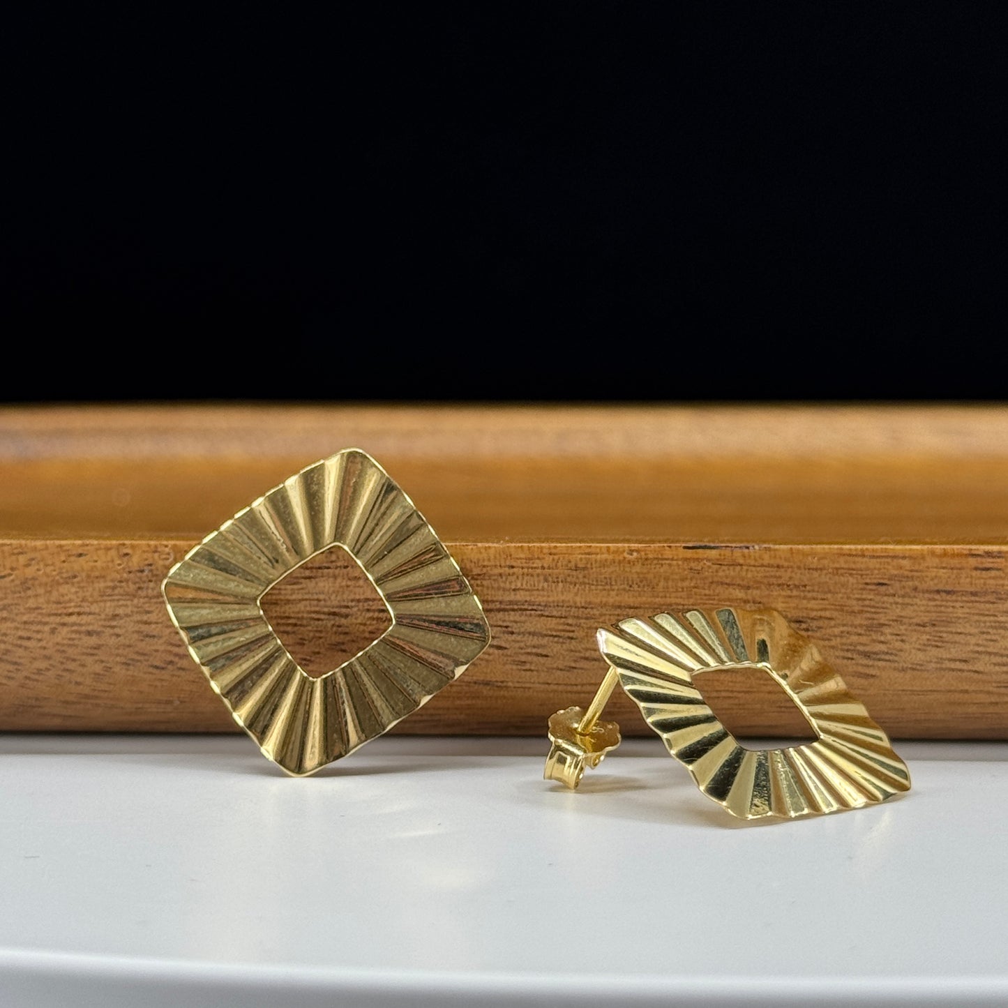 Aretes Aura Radiante en Oro 18K
