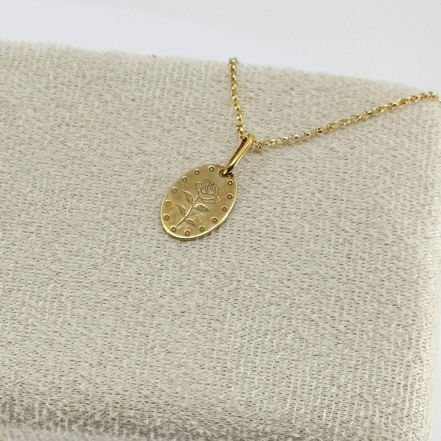 Dije “Rosa Grabada”