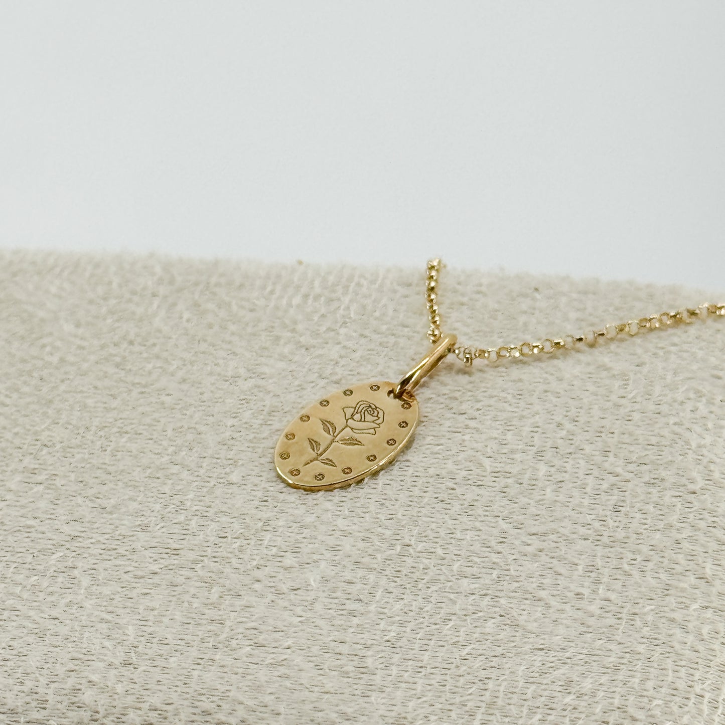 Dije “Rosa Grabada”