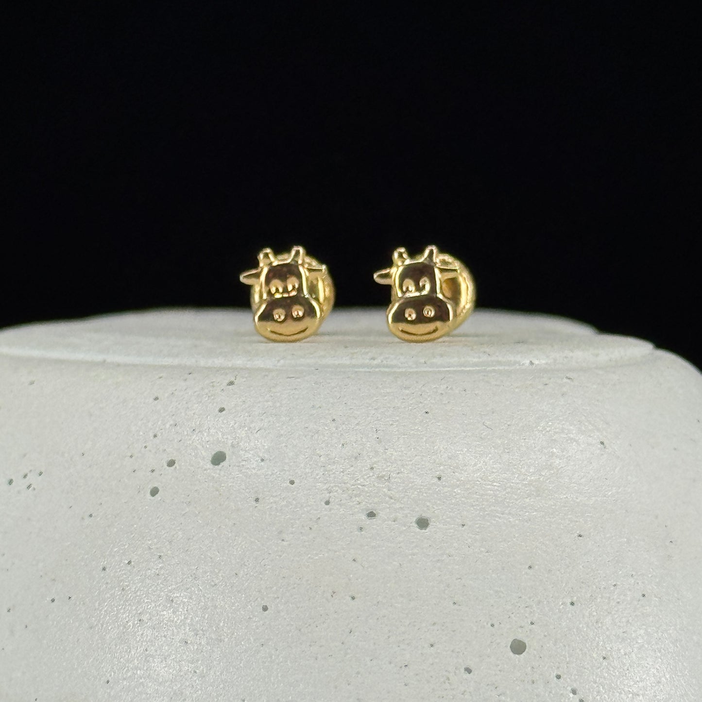 Aretes Vaquita Encanto en Oro 18K