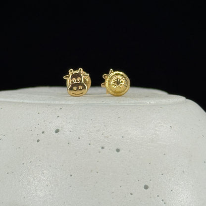 Aretes Vaquita Encanto en Oro 18K