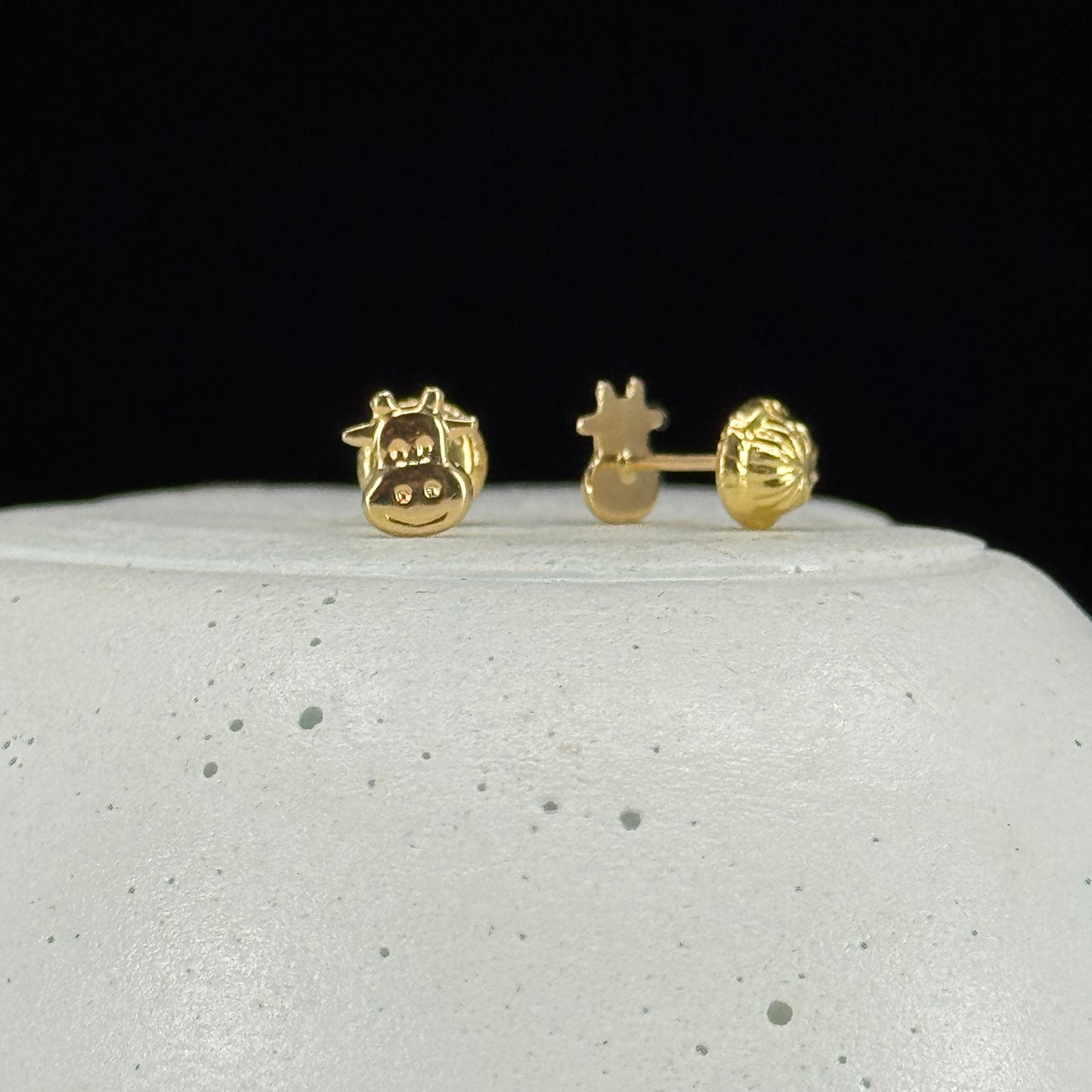 Aretes Vaquita Encanto en Oro 18K