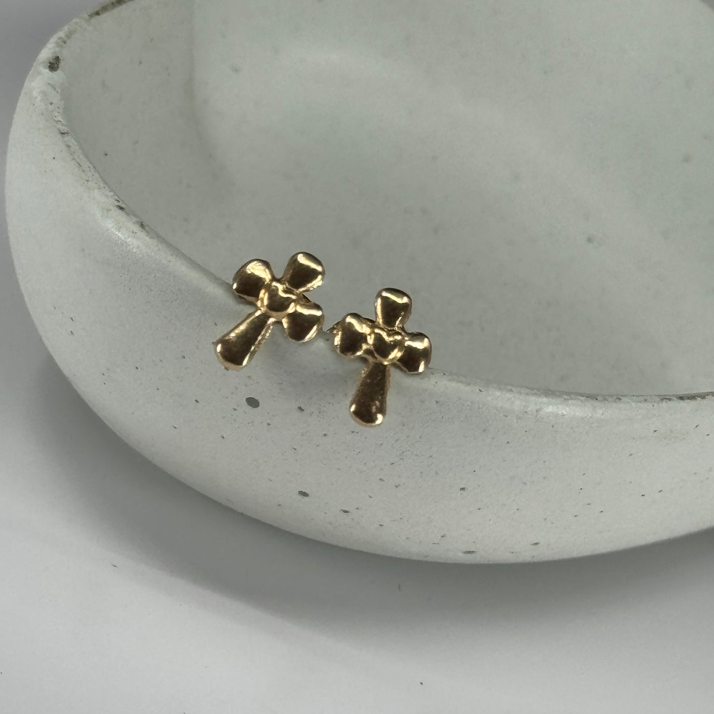 Aretes Cruz Luz en Oro 18K