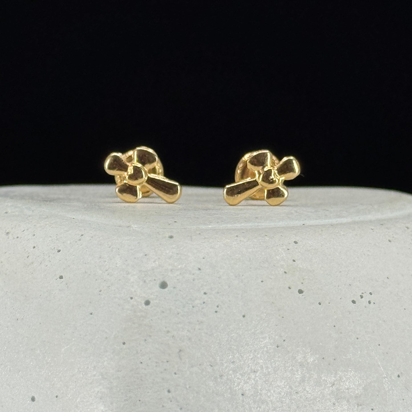 Aretes Cruz Luz en Oro 18K