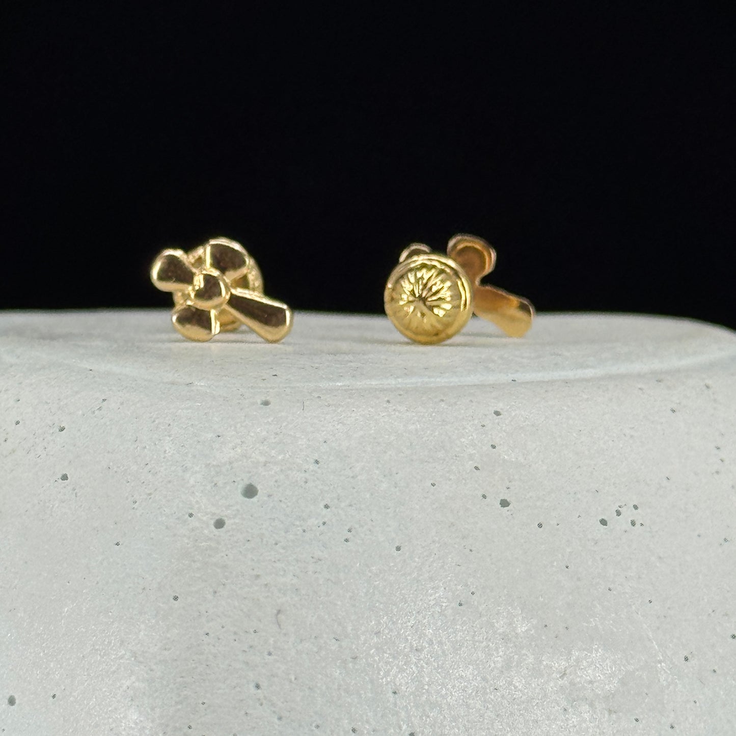 Aretes Cruz Luz en Oro 18K
