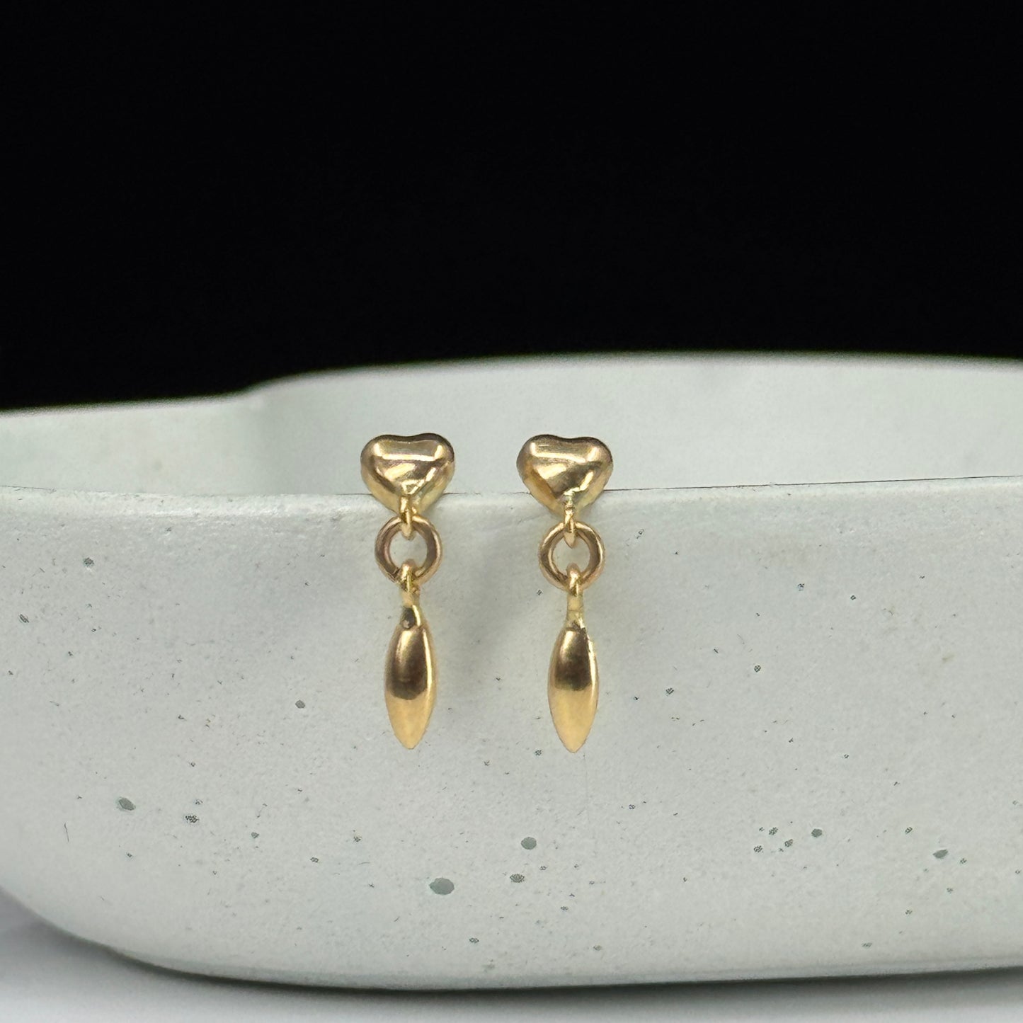 Aretes Corazón Brillo Colgante en Oro 18K