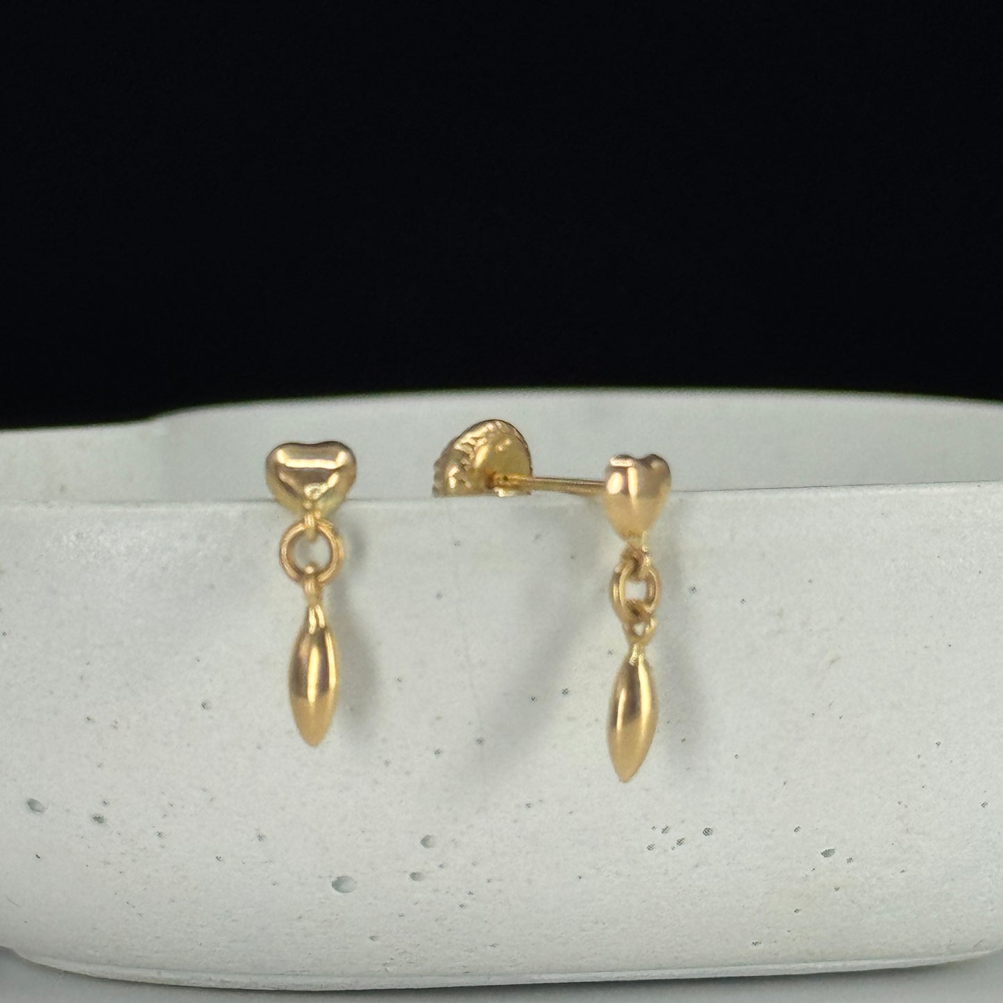 Aretes Corazón Brillo Colgante en Oro 18K