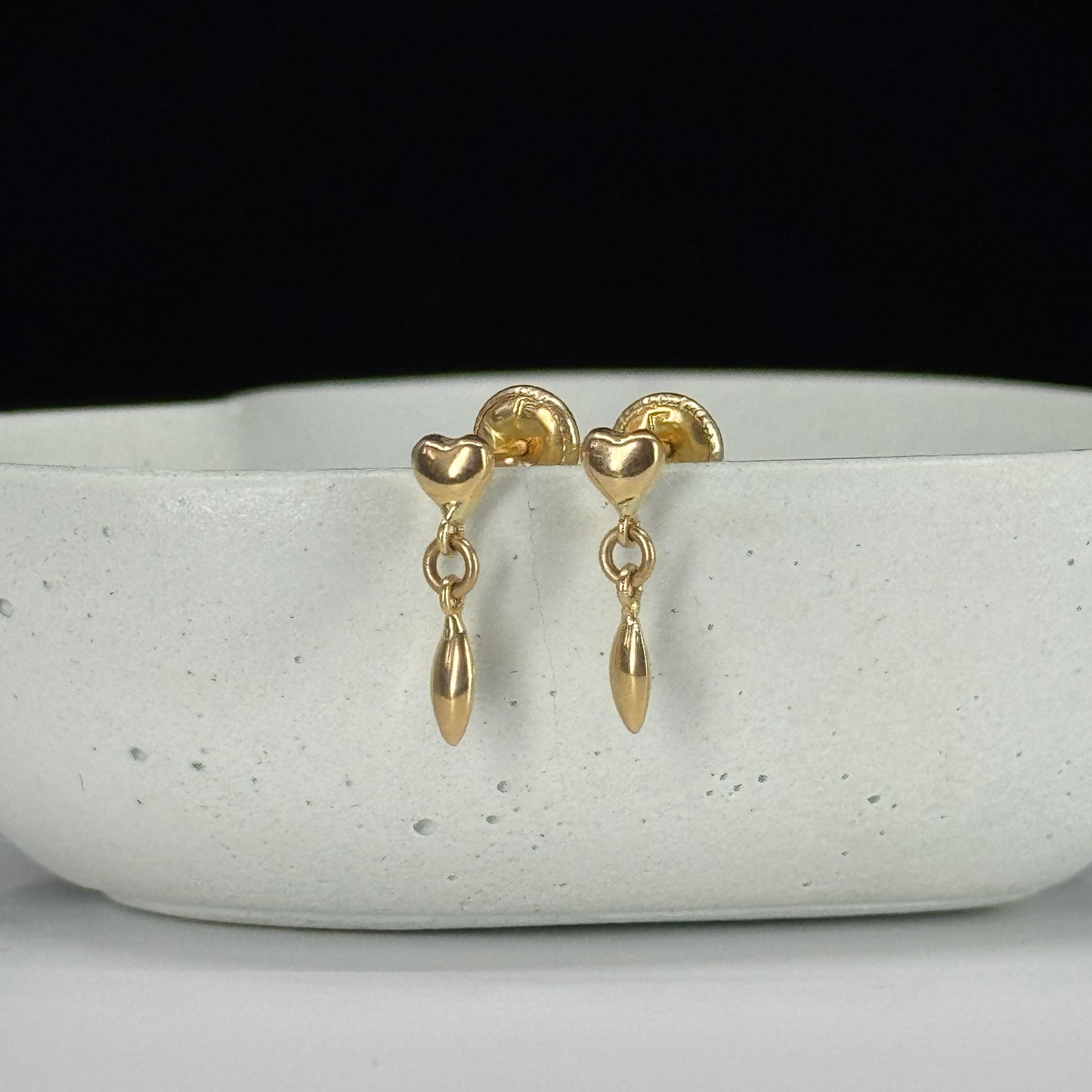 Aretes Corazón Brillo Colgante en Oro 18K