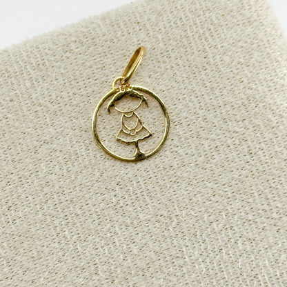 Dije Niña en Placa Redonda oro 18k ✨