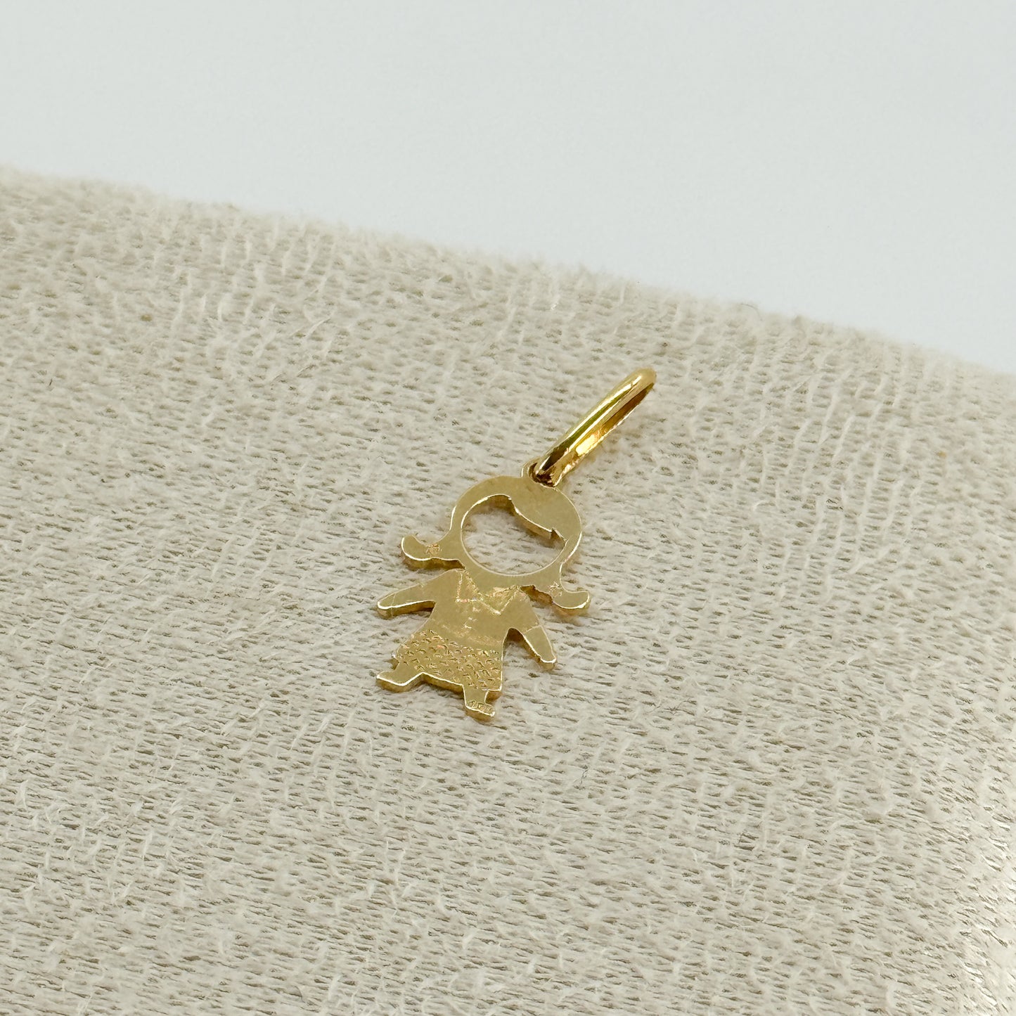 Dije Niña en Placa oro 18k ✨