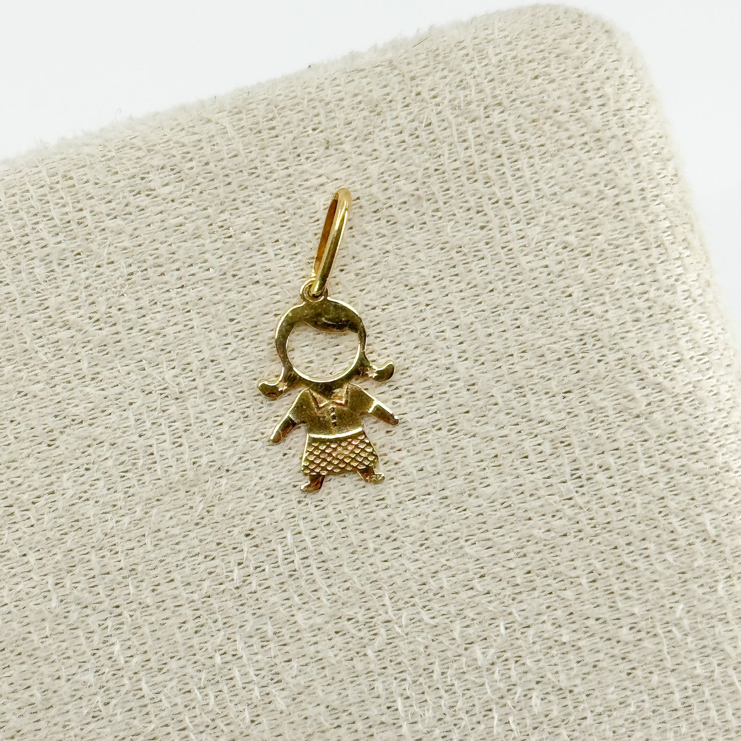 Dije Niña en Placa oro 18k ✨