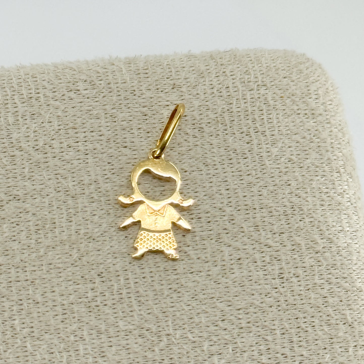 Dije Niña en Placa oro 18k ✨