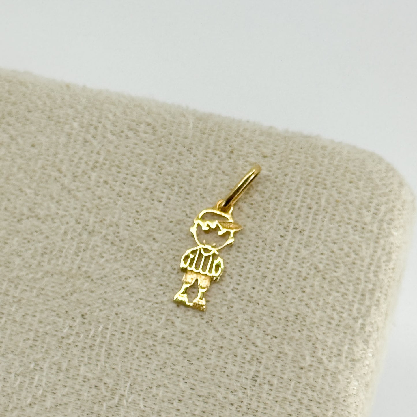 Dije Niño con Gorrito oro 18k ✨