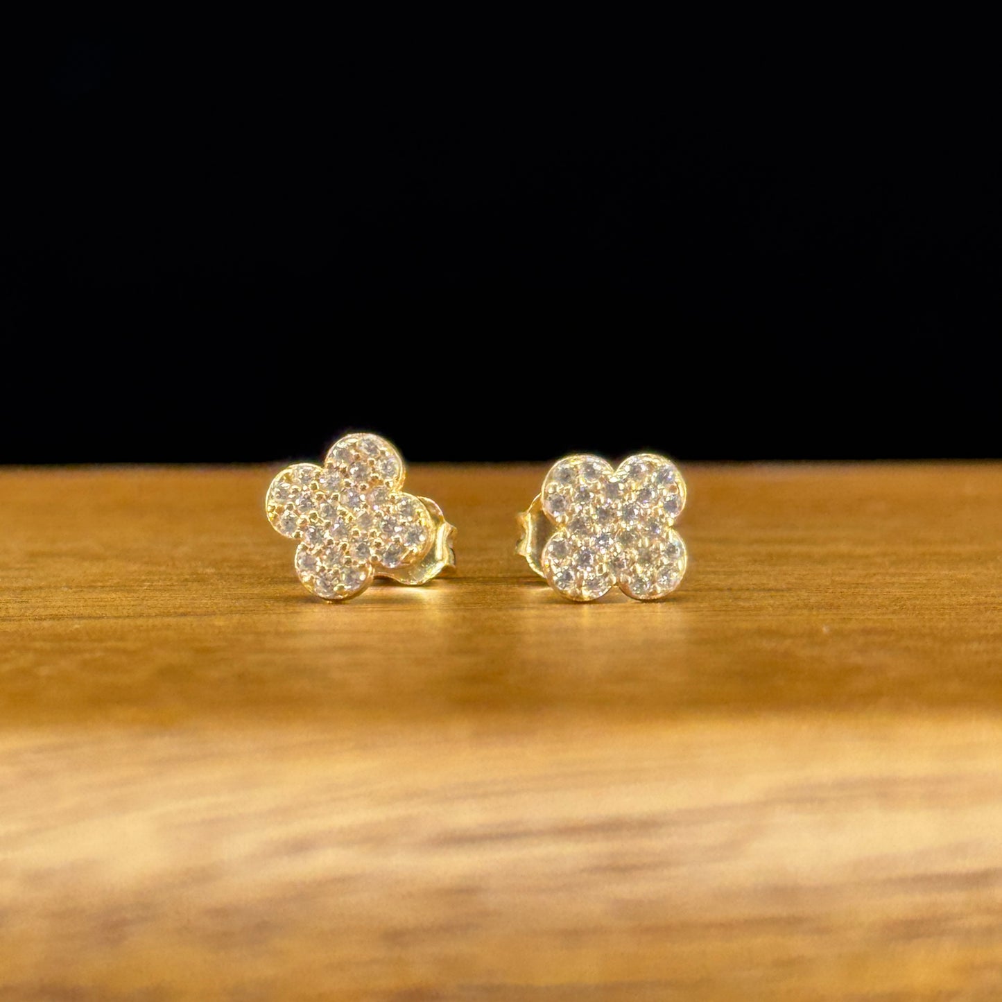 Aretes Trébol Brillante en Oro 18K