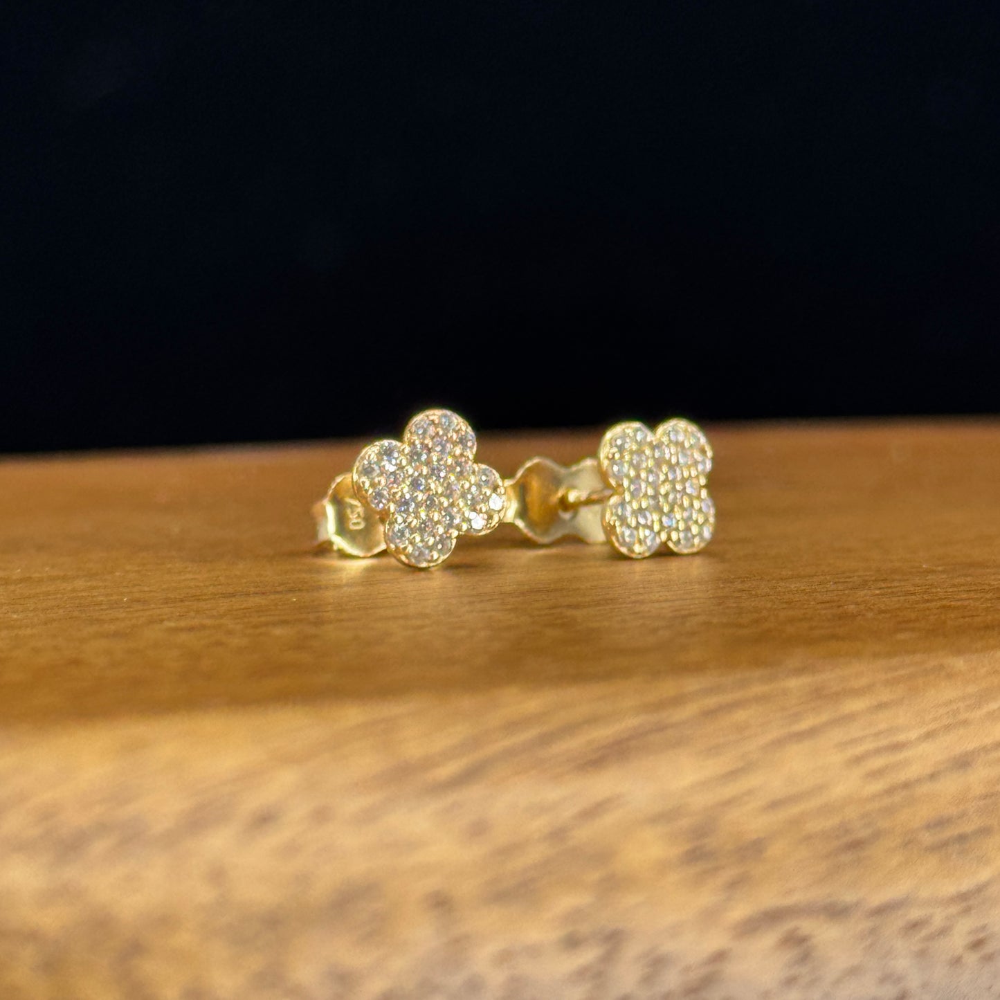 Aretes Trébol Brillante en Oro 18K