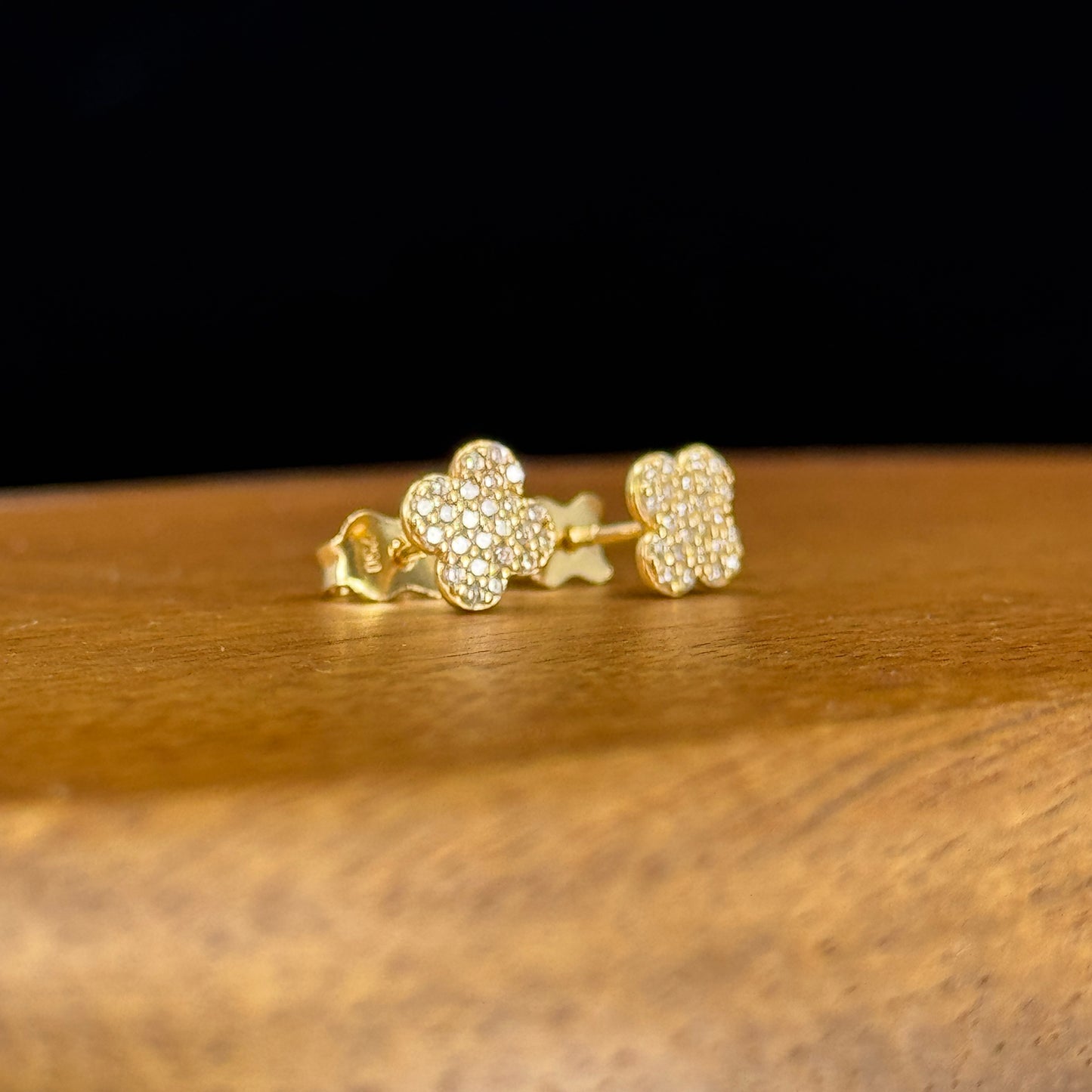 Aretes Trébol Brillante en Oro 18K