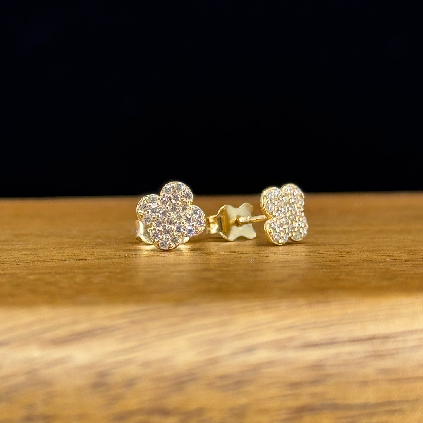 Aretes Trébol Brillante en Oro 18K